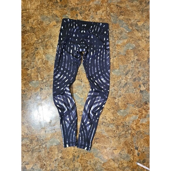 lululemon black and white legging size 8 (L28 ‎ ) - Picture 5 of 8
